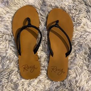 Black Roxy flip flops